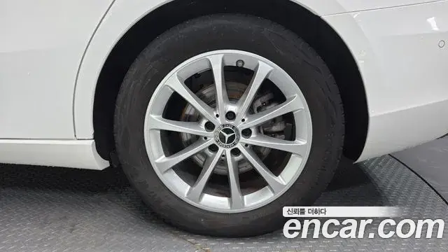 Mercedes-Benz A-Class 2020 — ფოტო 7/20