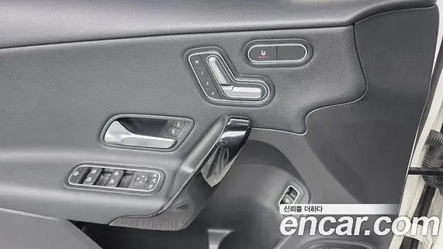 Mercedes-Benz A-Class 2020 — ფოტო 19/20