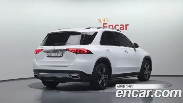 Mercedes-Benz GLE-Class 2019 — Photo 19/20