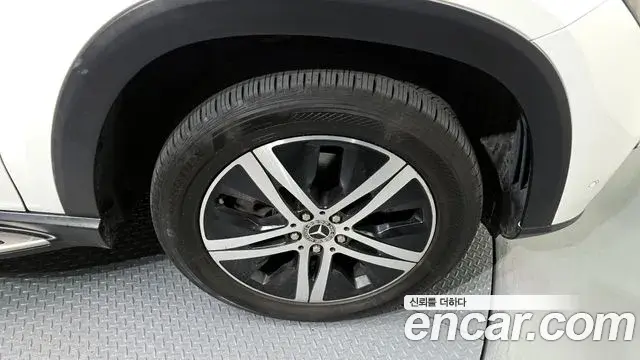 Mercedes-Benz GLE-Class 2019 — Photo 9/20