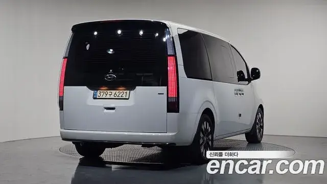 Hyundai Staria 2021 — Photo 2/20