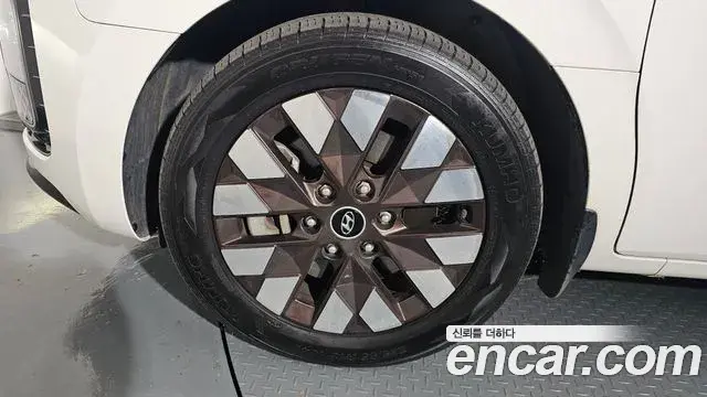 Hyundai Staria 2021 — Photo 5/20