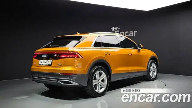 Audi Q7 2021 — Photo 2/20