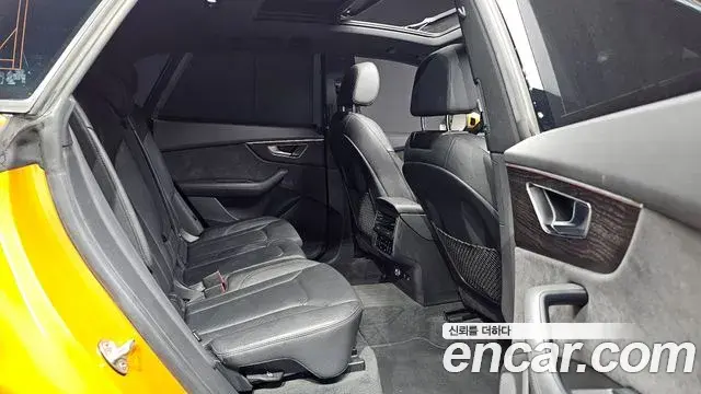 Audi Q7 2021 — Photo 11/20