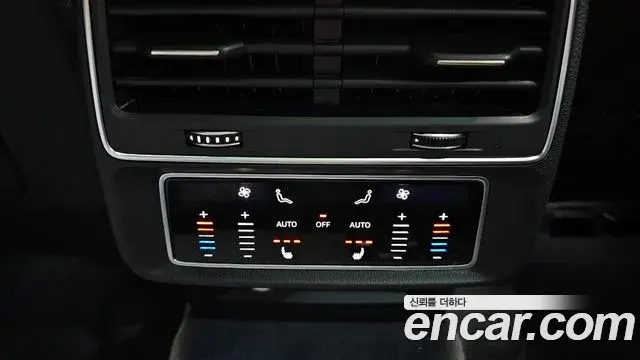 Audi Q7 2021 — Photo 19/20