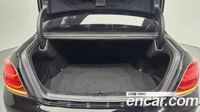 Kia The K9 2018 — Photo 20/20