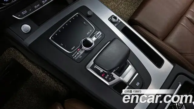 Audi Q5 2020 — Şəkil 18/20