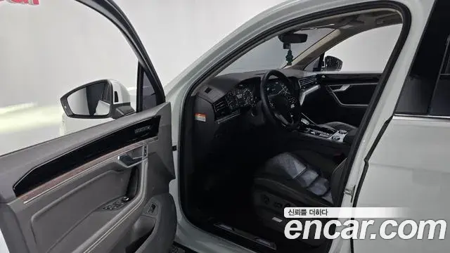 Volkswagen Touareg 2023 — Photo 10/20