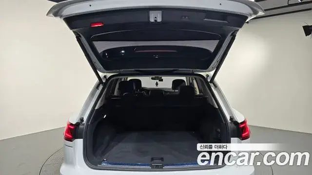 Volkswagen Touareg 2023 — Photo 20/20