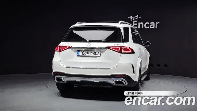 Mercedes-Benz GLE-Class 2021 — Photo 4/20