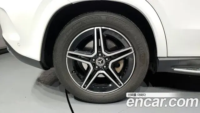 Mercedes-Benz GLE-Class 2021 — Photo 5/20
