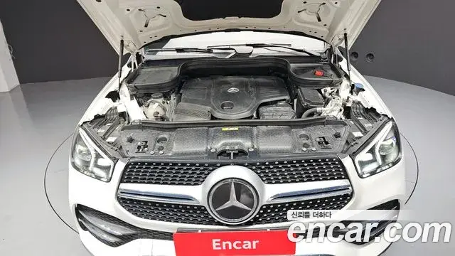 Mercedes-Benz GLE-Class 2021 — Photo 6/20