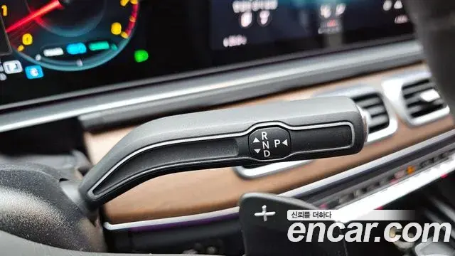 Mercedes-Benz GLE-Class 2021 — Photo 9/20