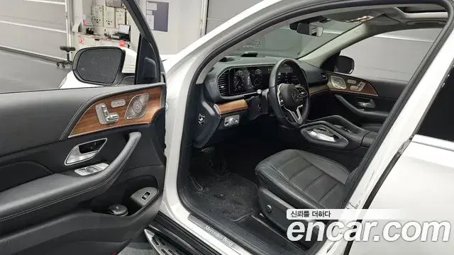 Mercedes-Benz GLE-Class 2021 — Photo 10/20