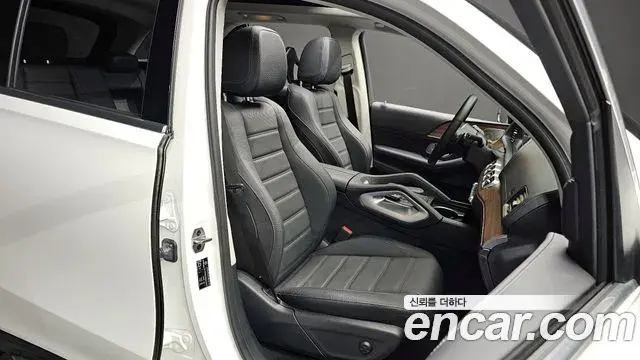 Mercedes-Benz GLE-Class 2021 — Photo 12/20