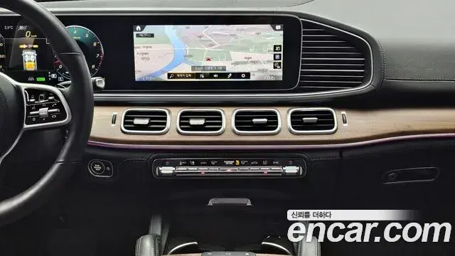 Mercedes-Benz GLE-Class 2021 — Photo 19/20