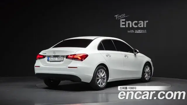 Mercedes-Benz A-Class 2020 — Photo 3/20