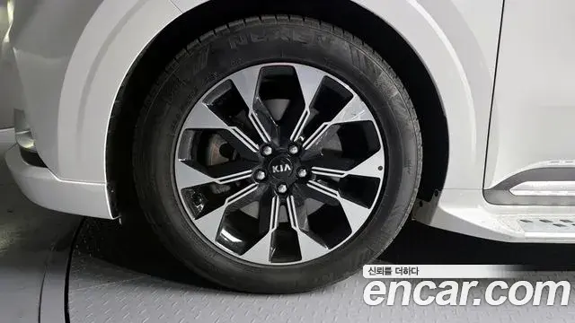 Kia Carnival 2021 — Photo 5/20