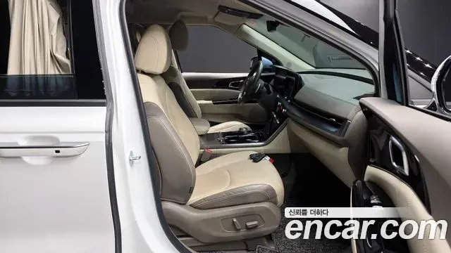 Kia Carnival 2021 — Photo 10/20