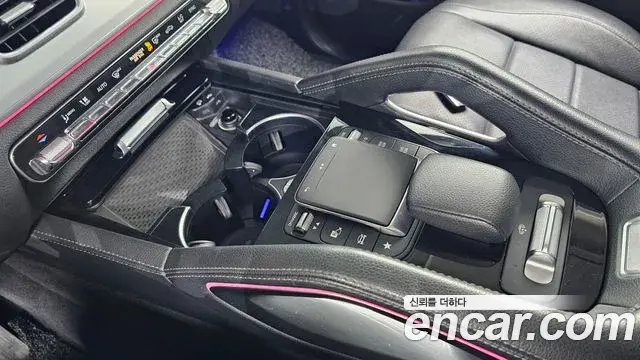 Mercedes-Benz GLE-Class 2019 — ფოტო 19/20