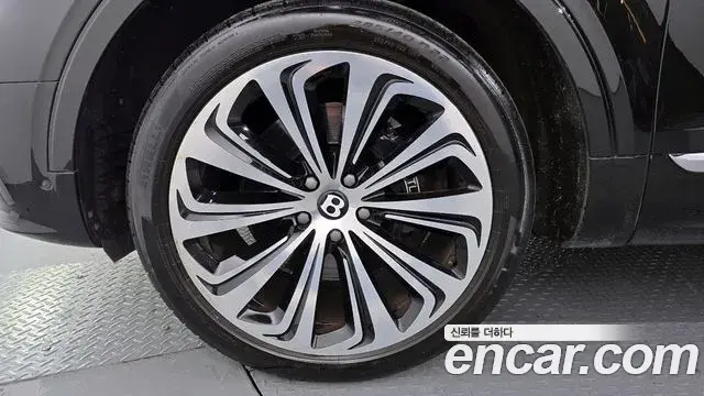 Bentley Bentayga 2023 — Şəkil 1/20