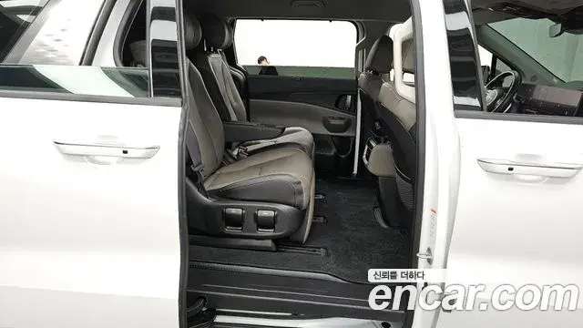 Kia Carnival 2024 — Photo 12/20