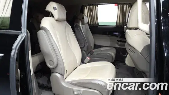 Kia Carnival 2021 — Photo 12/20