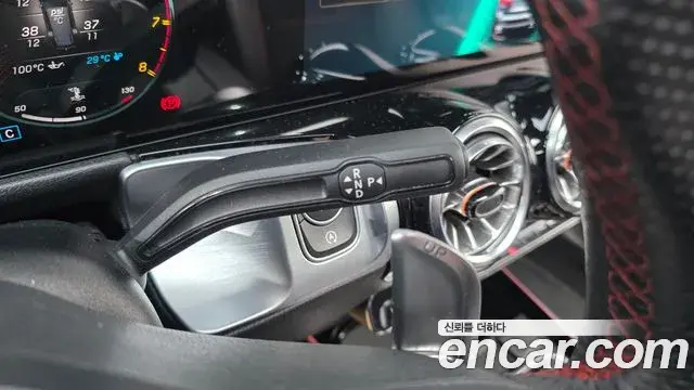 Mercedes-Benz GLB-Class 2022 — Photo 1/20