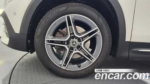 Mercedes-Benz GLB-Class 2021 — Photo 4/20