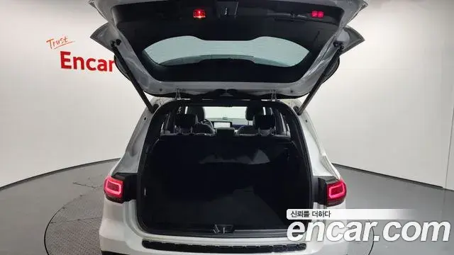 Mercedes-Benz GLB-Class 2021 — Photo 6/20