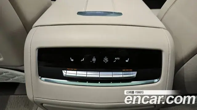 Cadillac Escalade 2023 — Photo 19/20