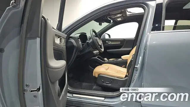 Volvo XC40 2020 — Фото 9/20