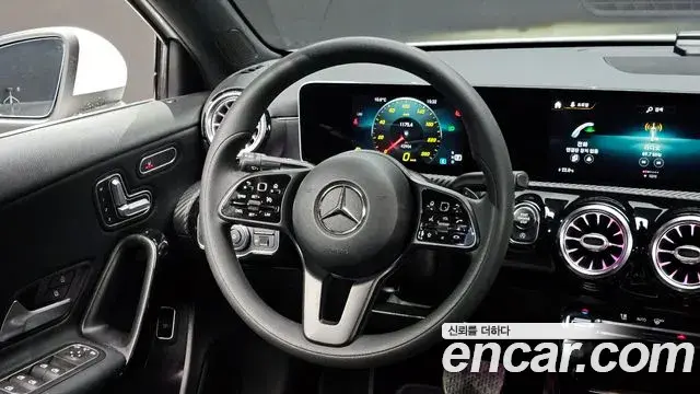 Mercedes-Benz A-Class 2020 — Şəkil 18/20