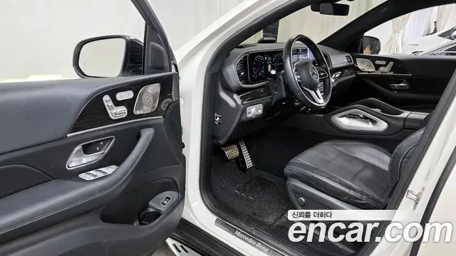 Mercedes-Benz GLE-Class 2022 — Photo 10/20