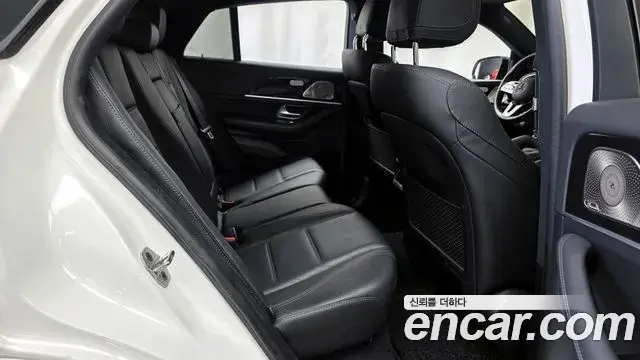 Mercedes-Benz GLE-Class 2022 — Photo 12/20
