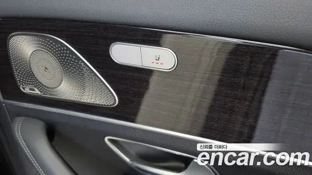 Mercedes-Benz GLE-Class 2022 — Photo 18/20