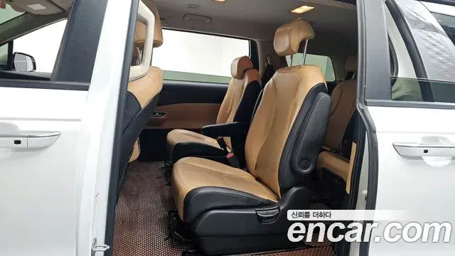 Kia Carnival 2021 — Photo 11/20