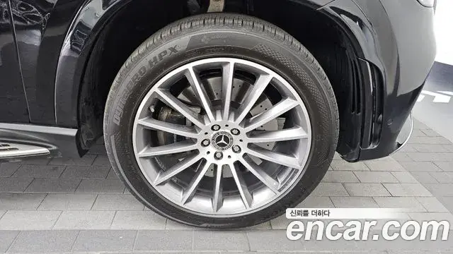 Mercedes-Benz GLE-Class 2023 — Photo 5/20