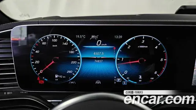 Mercedes-Benz GLE-Class 2023 — Photo 8/20