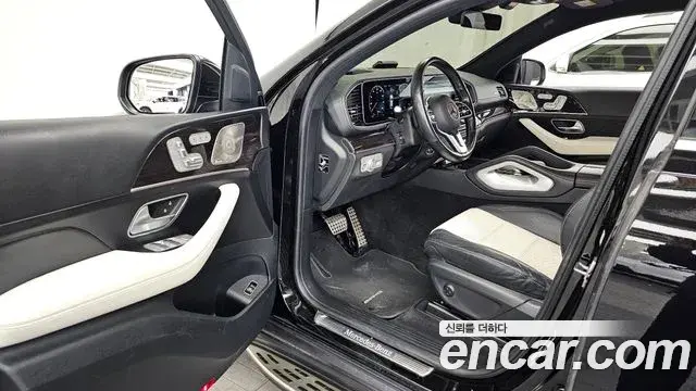 Mercedes-Benz GLE-Class 2023 — Photo 10/20