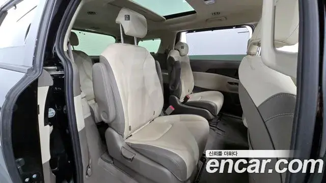 Kia Carnival 2022 — Photo 12/20