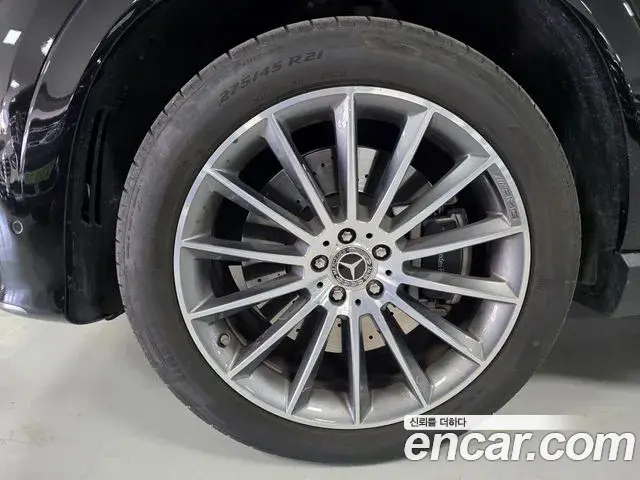 Mercedes-Benz GLE-Class 2025 — Photo 4/17