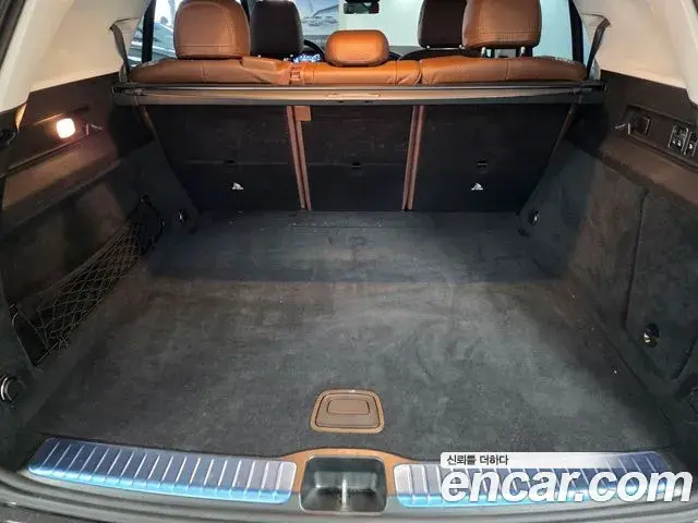 Mercedes-Benz GLE-Class 2025 — Photo 10/17