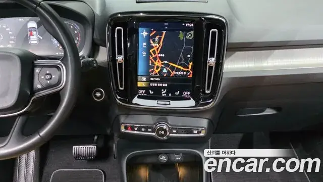 Volvo XC40 2020 — Şəkil 26/40