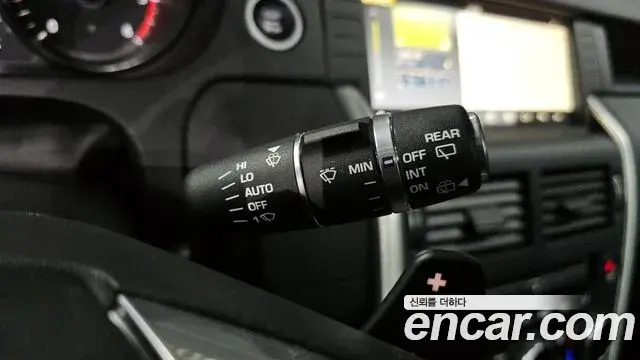 Land Rover Discovery Sport 2018 — Şəkil 17/30