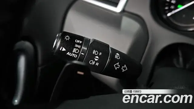 Land Rover Discovery Sport 2018 — Şəkil 12/30