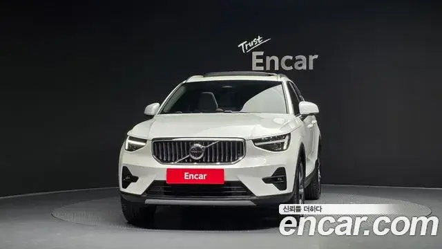 Volvo XC40 2025 — Photo 10/20