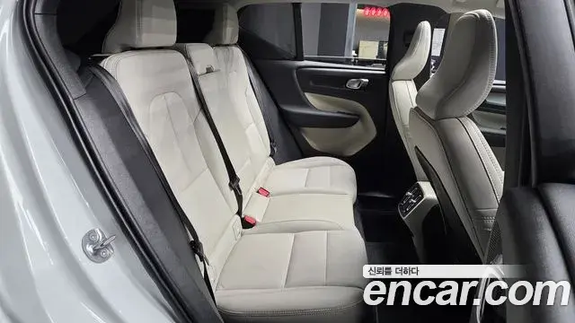 Volvo XC40 2025 — Photo 7/20