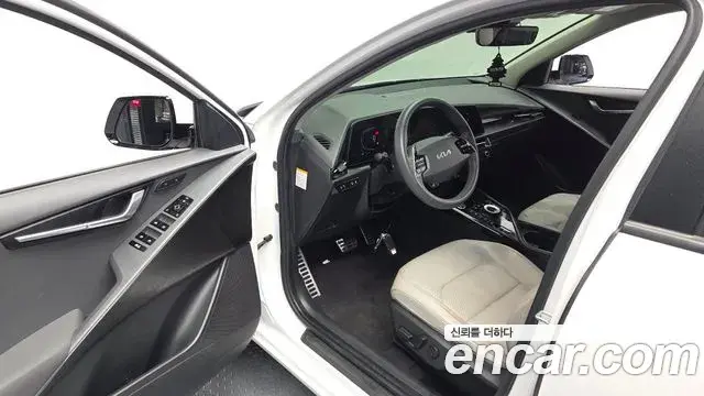 Kia Niro 2022 — Фото 10/20