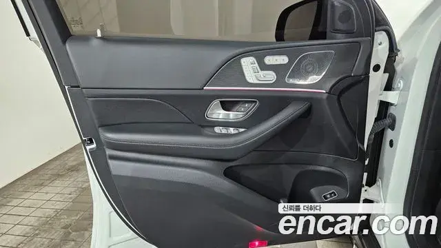 Mercedes-Benz GLE-Class 2023 — Photo 15/20
